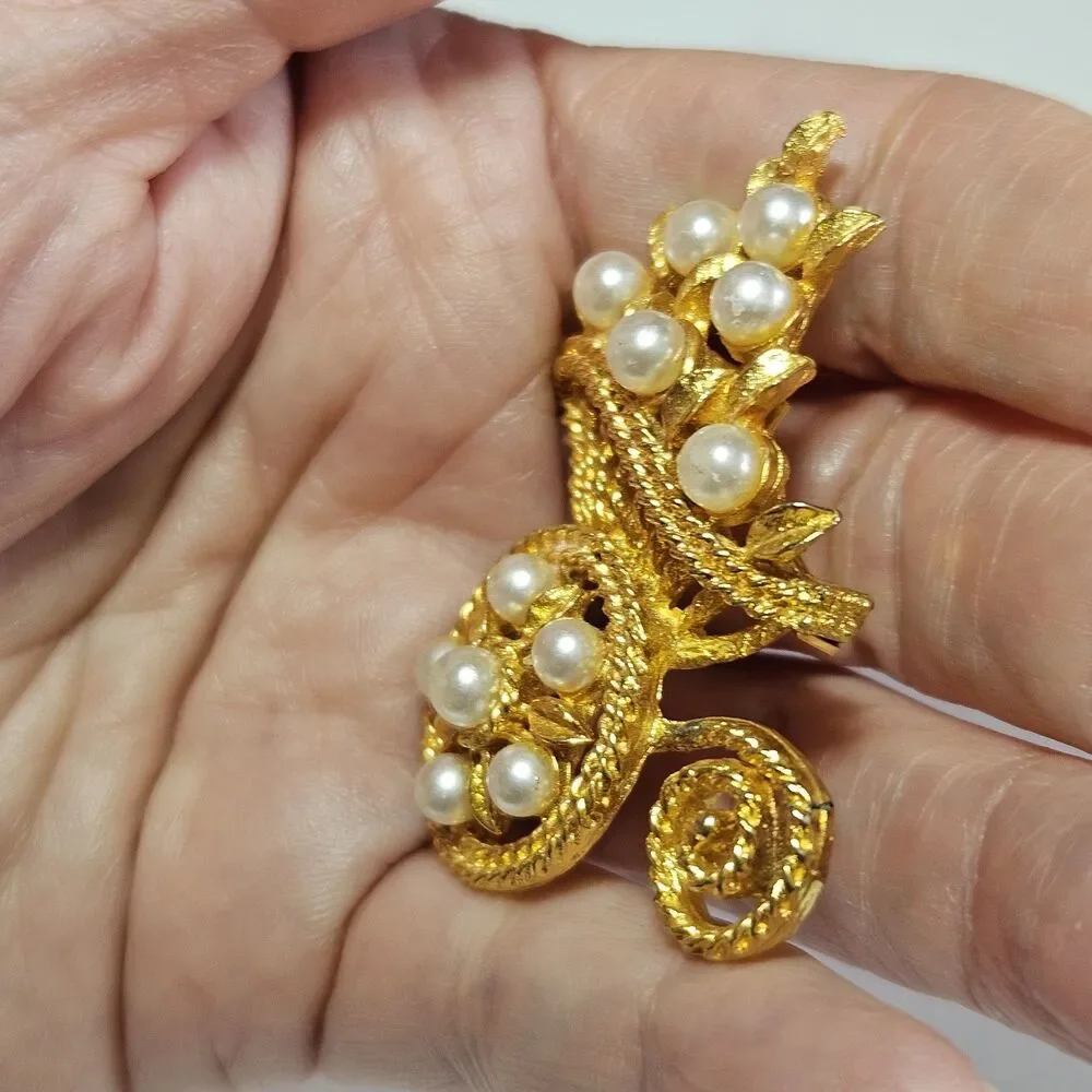 Vintage Gold Tone Faux Pearl Wheelbarrow of Flowers Pin Brooch
